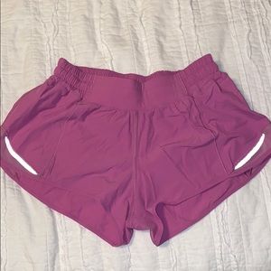 Lululemon hotty hot shorts 2.5”